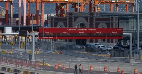 Trudeau ‘dismayed’ at B.C. port union’s ‘unacceptable’ decision to reject deal
